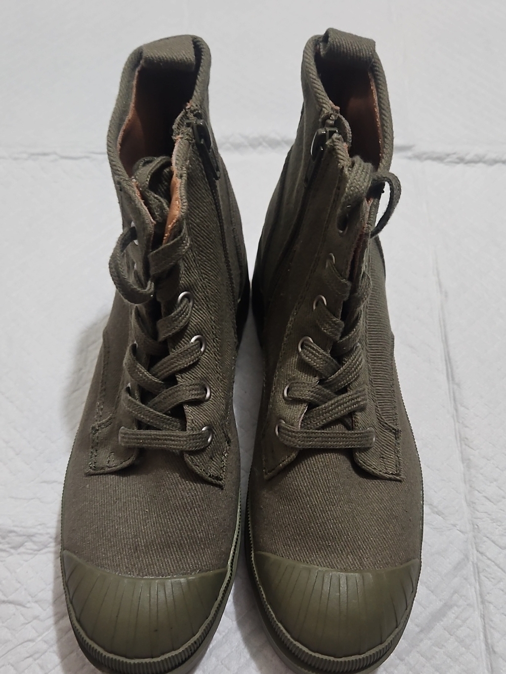 Women's Olive Lace-Up Ankle Boots Sz 8